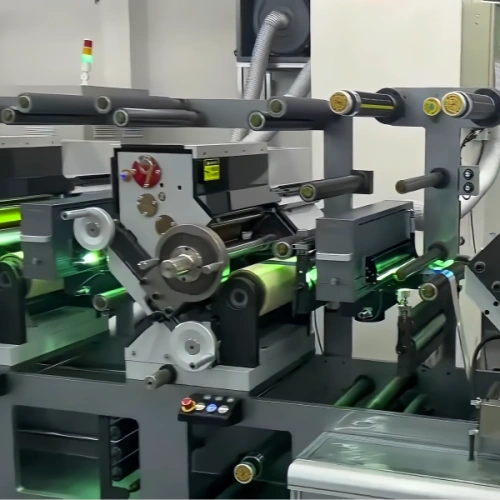 Hình ảnh các hệ thống sấy và đóng rắn bằng tia cực tím trong công nghiệp.